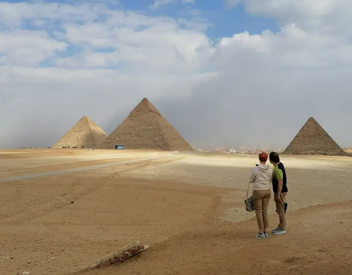 Full Day Tour : Giza Pyramids & Egyptian Museum in Cairo